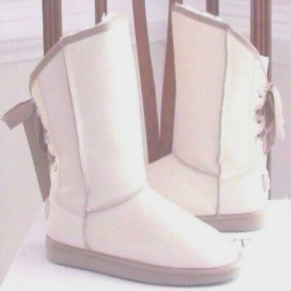 Moov Culture Leather & Shearling Boots - Picture 2 of 15